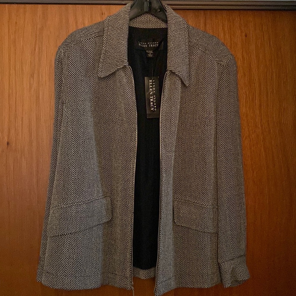 New Ellen Tracy jacket, with zipper and two pockets in the front, excellent cond